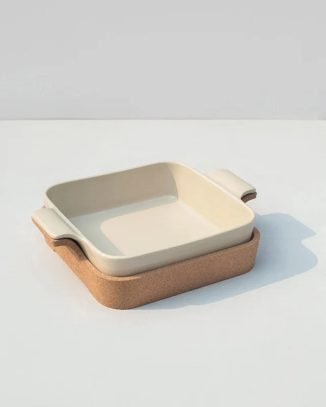 Java Baking Dish with Cork Lining